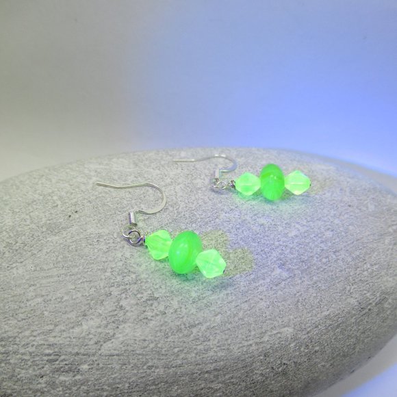 Uranium glass bead earrings - Picture 4 of 12